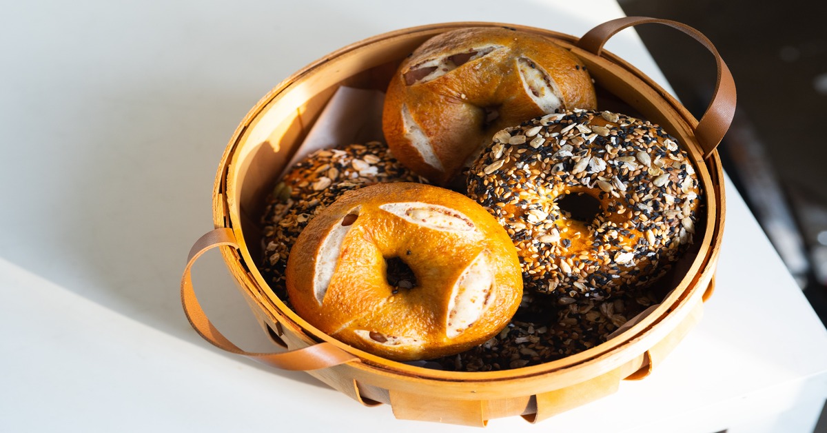 how much carbs and sugar in tim hortons bagels | Tim Hortons Bagels Calories